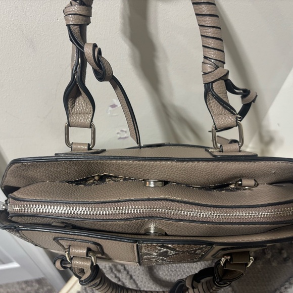 ❤️Carlos by Carlos Santana Rosa Tassel Handbag - Picture 7 of 7